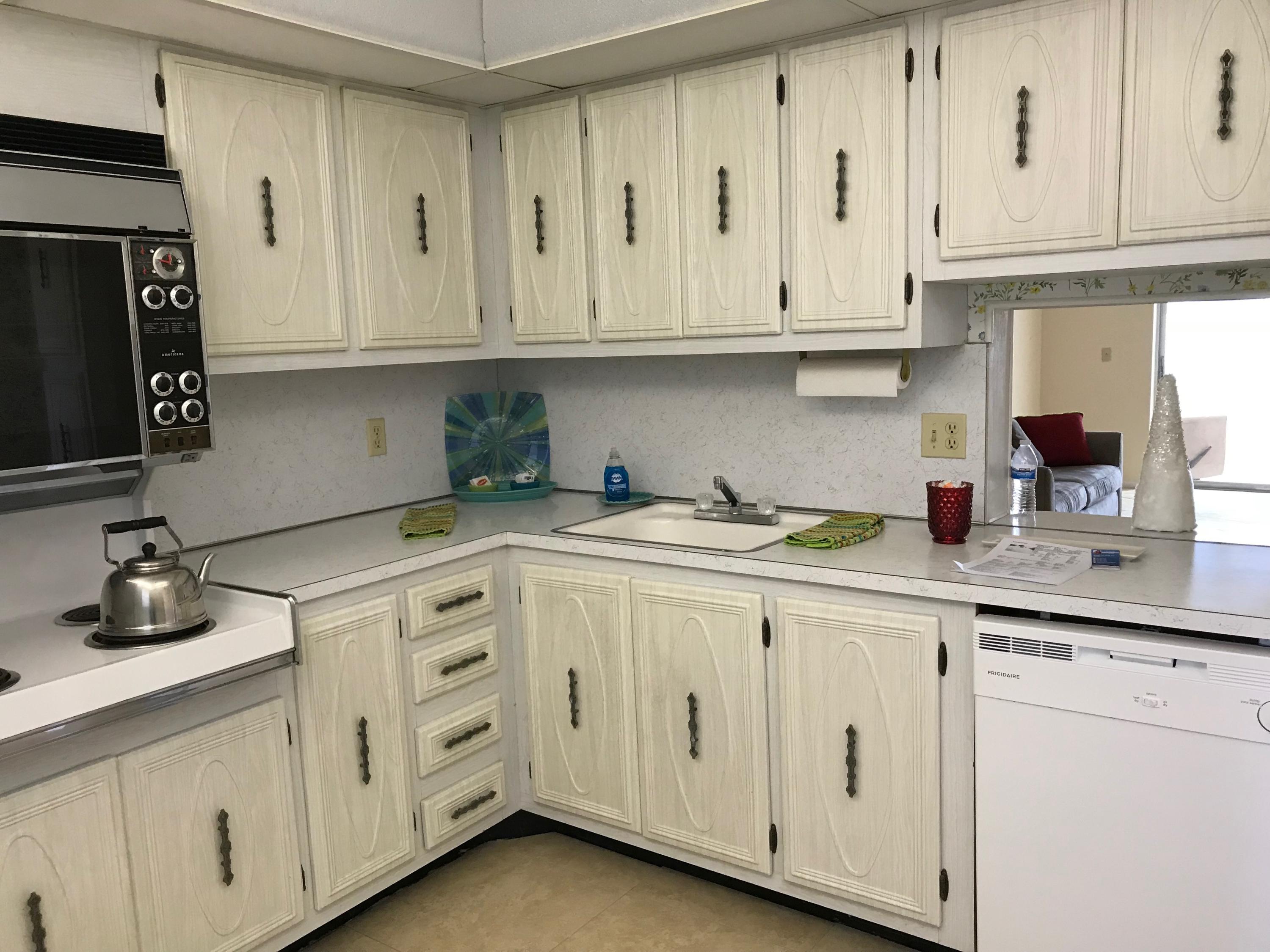 VILLAGE ROYALE ON THE GREEN CONDO - Residential