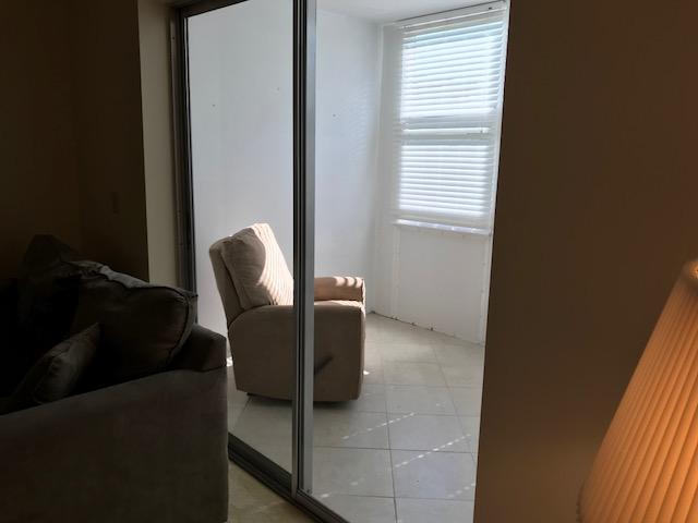 VILLAGE ROYALE ON THE GREEN CONDO - Residential