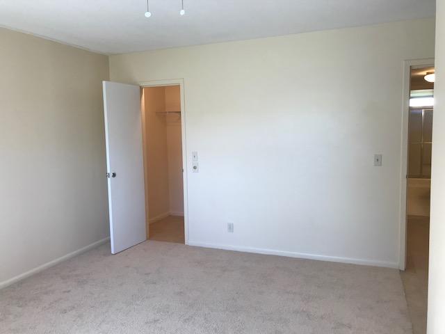 VILLAGE ROYALE ON THE GREEN CONDO - Residential