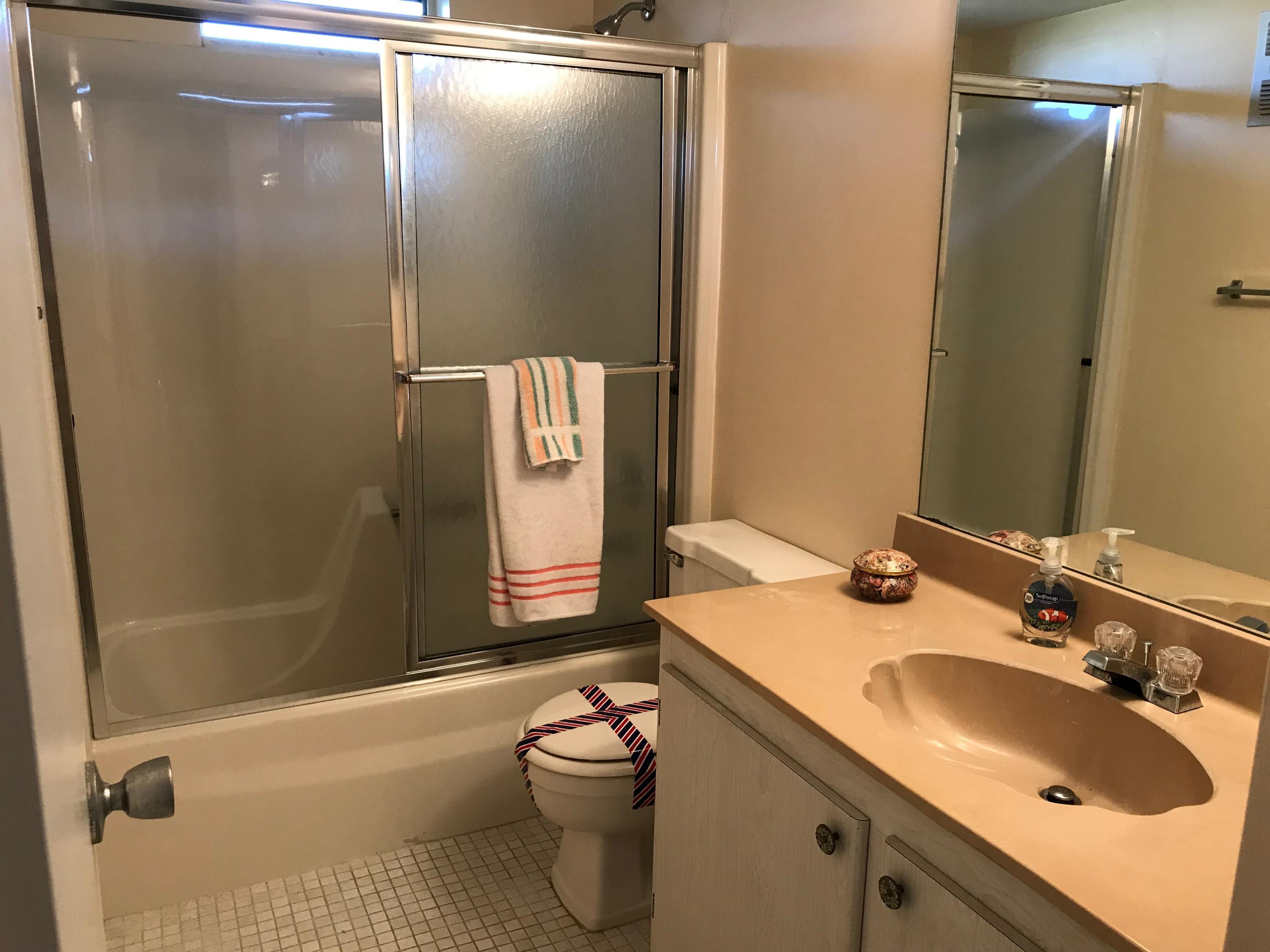 VILLAGE ROYALE ON THE GREEN CONDO - Residential