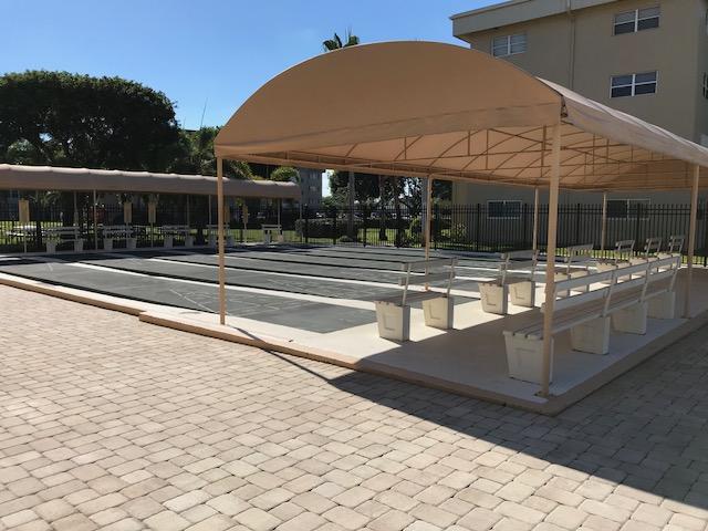 VILLAGE ROYALE ON THE GREEN CONDO - Residential