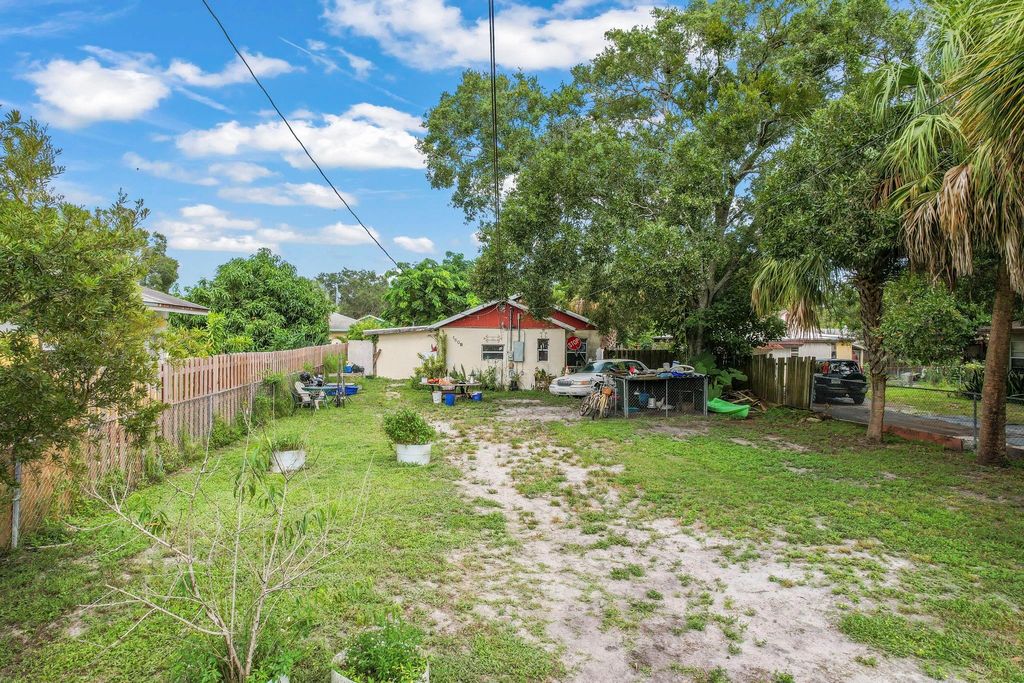 Photo of 1508 Indiana Avenue, Fort Pierce, FL 34950 (MLS # F10405322)