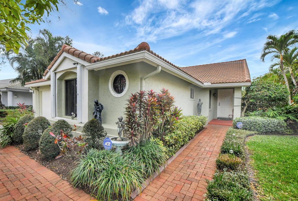 Photo of 10704 Santa Laguna Drive, Boca Raton, FL 33428 (MLS # R11004754)