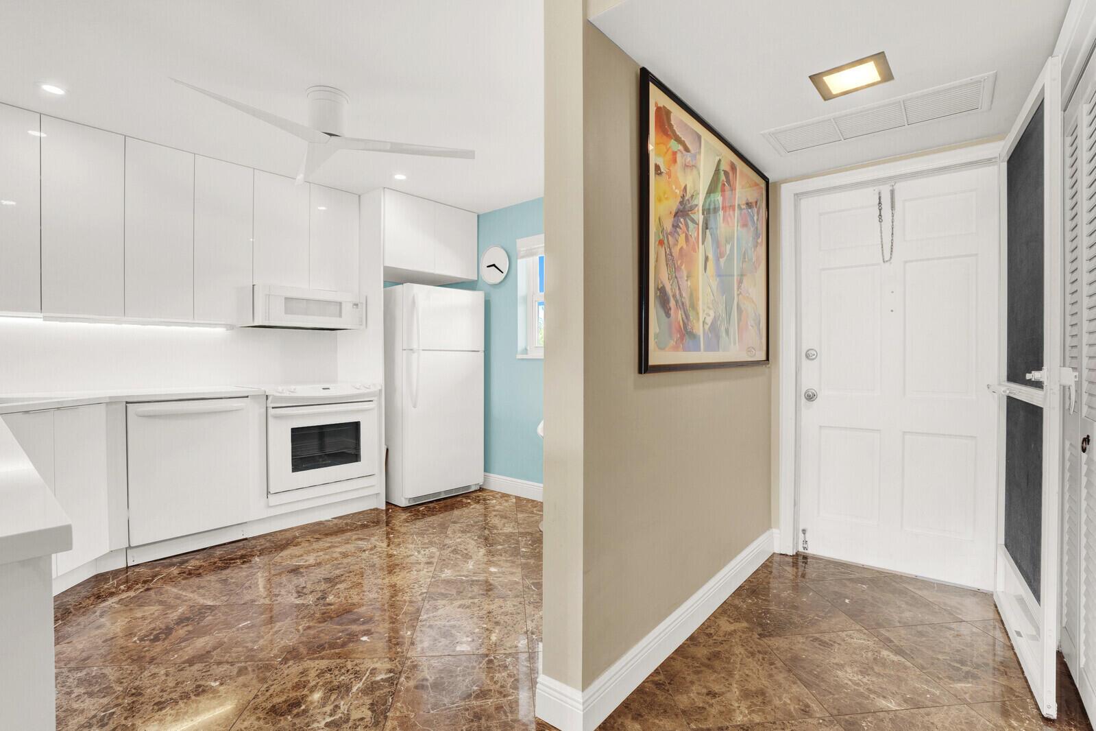 COLONY CONDO APTS IN OR16 - Residential