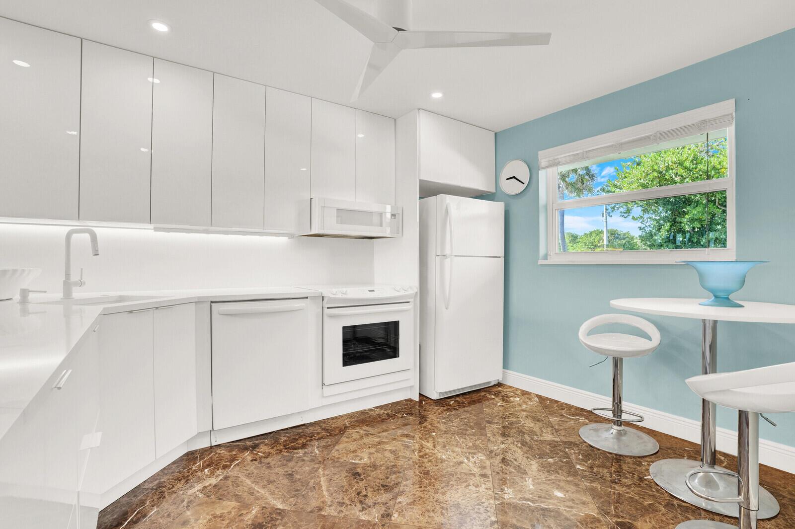 COLONY CONDO APTS IN OR16 - Residential