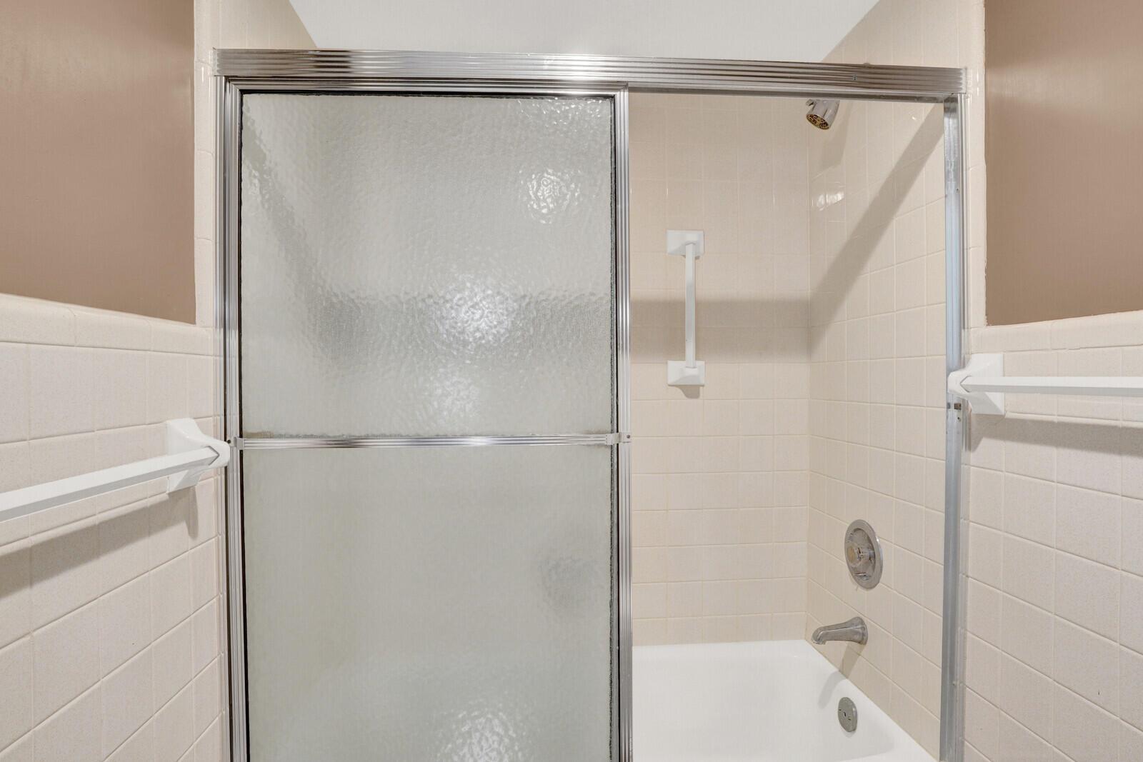 COLONY CONDO APTS IN OR16 - Residential