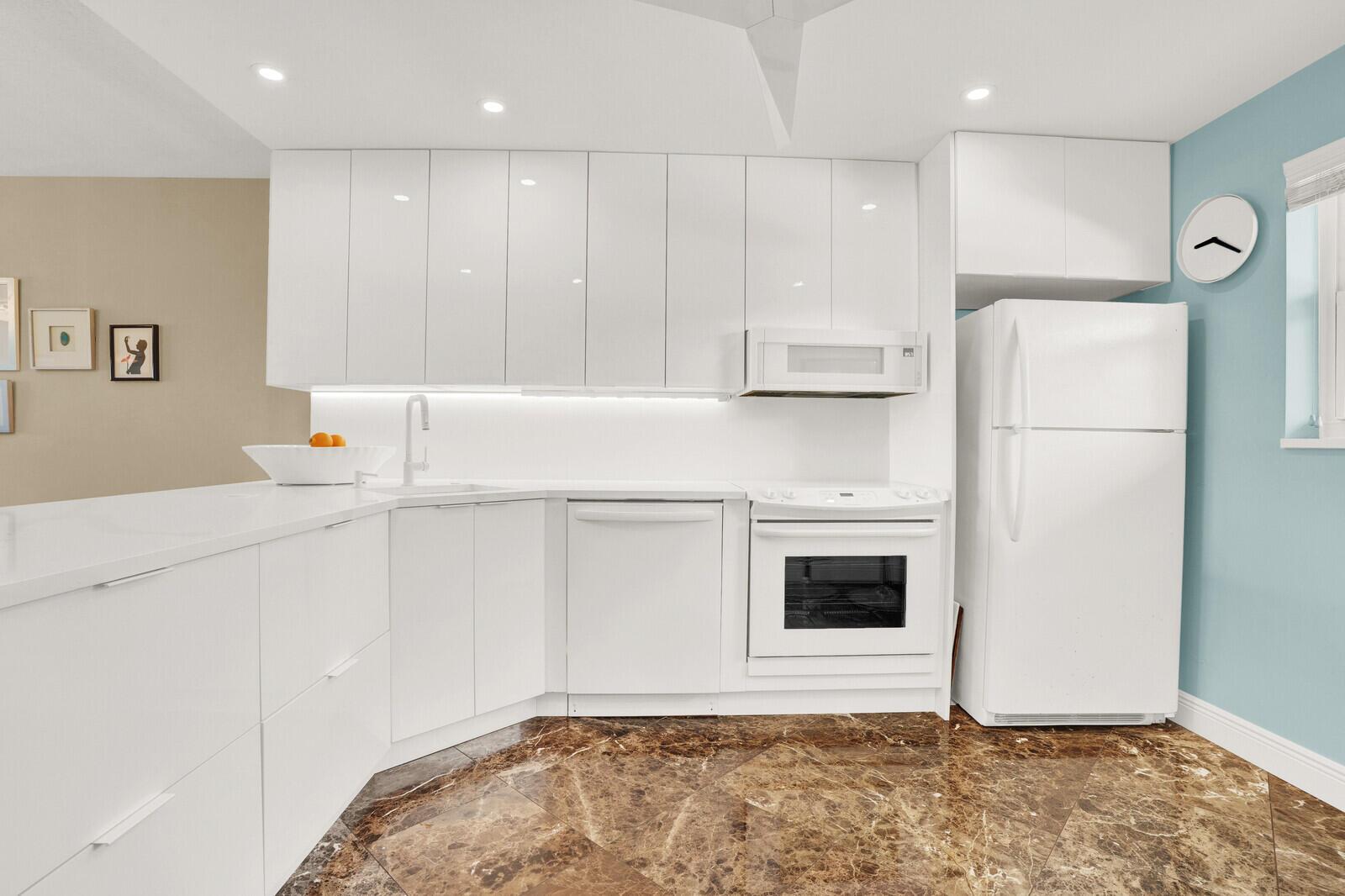 COLONY CONDO APTS IN OR16 - Residential