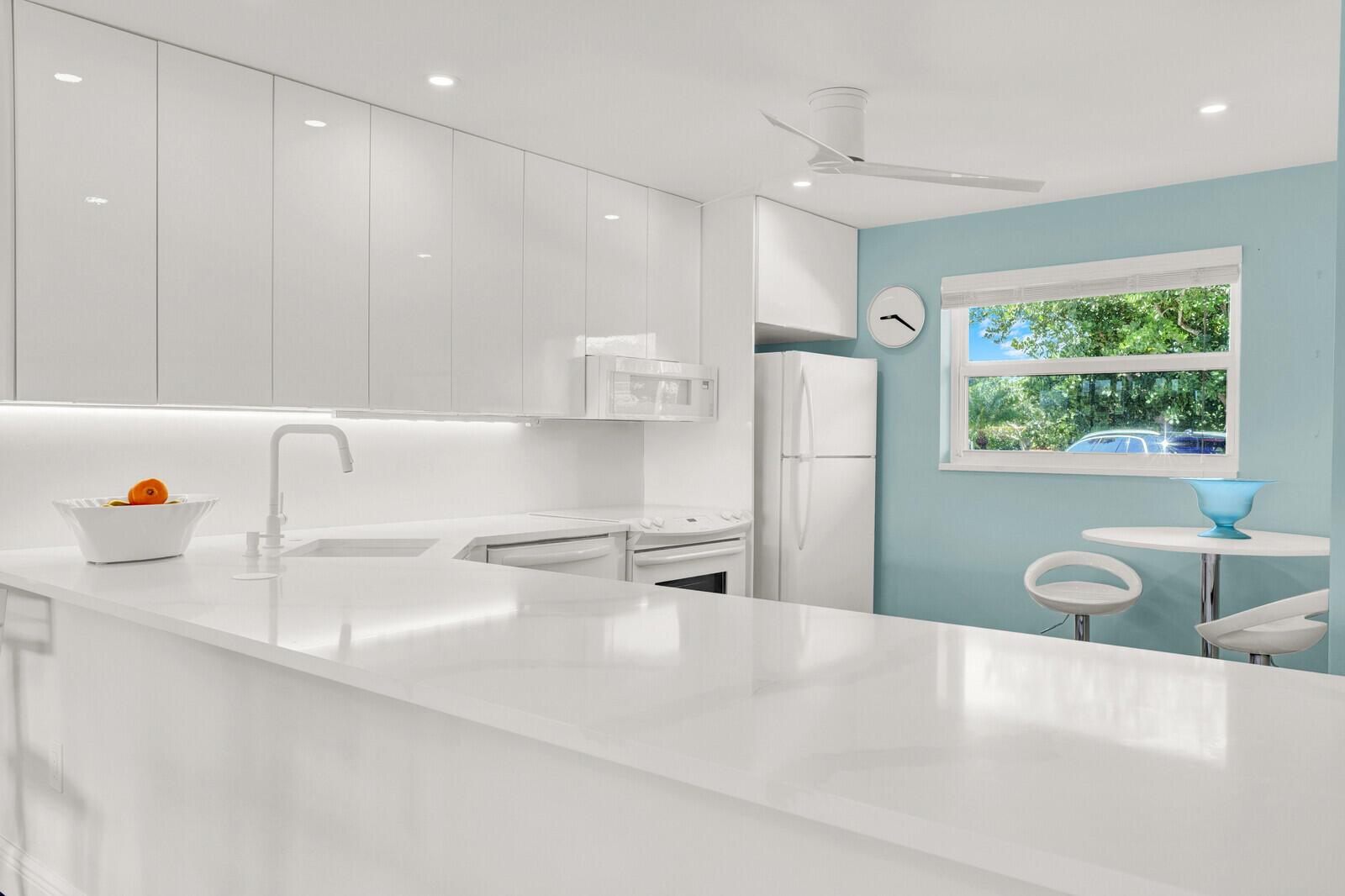 COLONY CONDO APTS IN OR16 - Residential