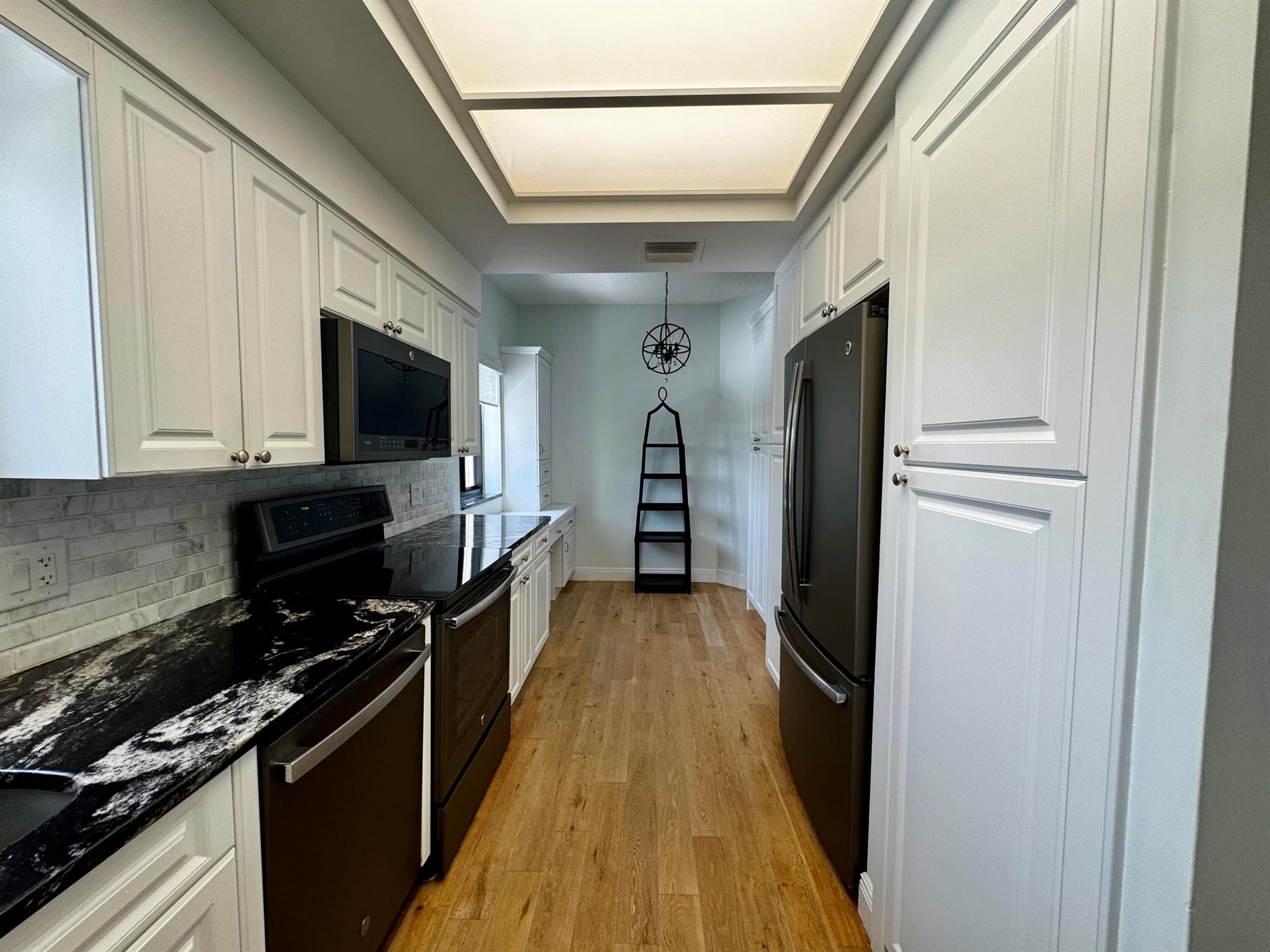 MARINA AT TWELVE OAKS CON - Residential Lease