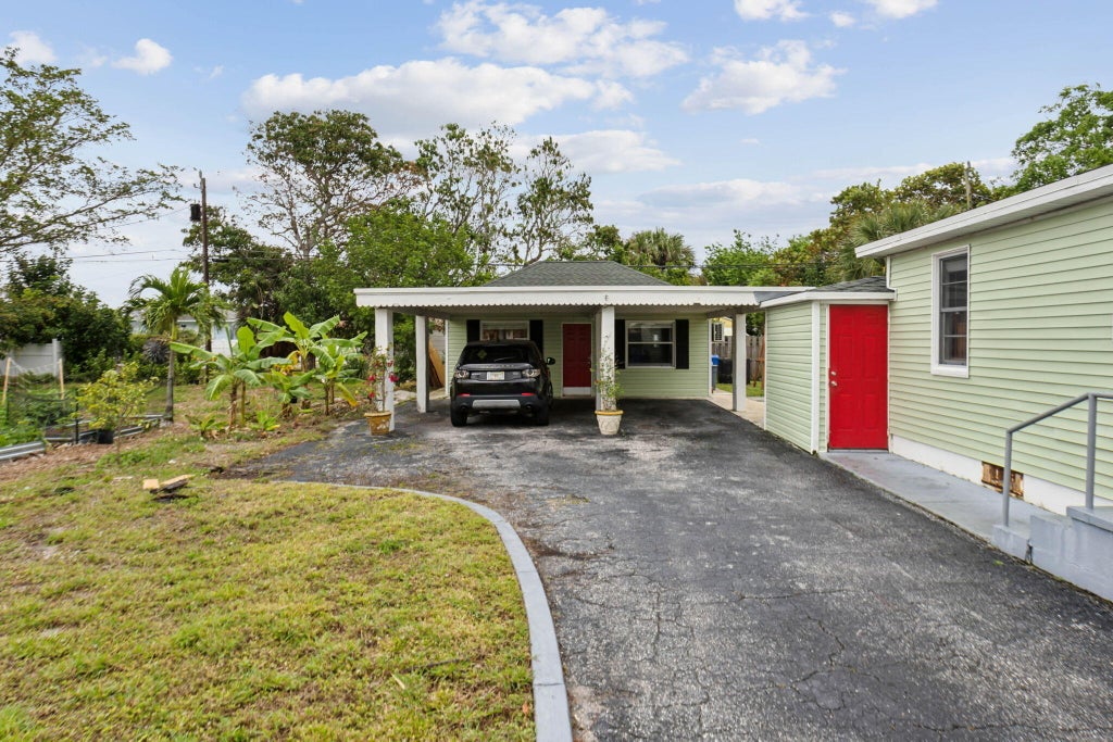Photo of 614 N 7TH Street, Lantana, FL 33462 (MLS # B26079250)