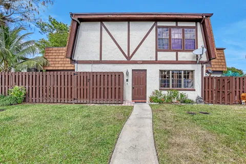 154 Weybridge Circle Unit C, Royal Palm Beach, FL MLS: R11072822