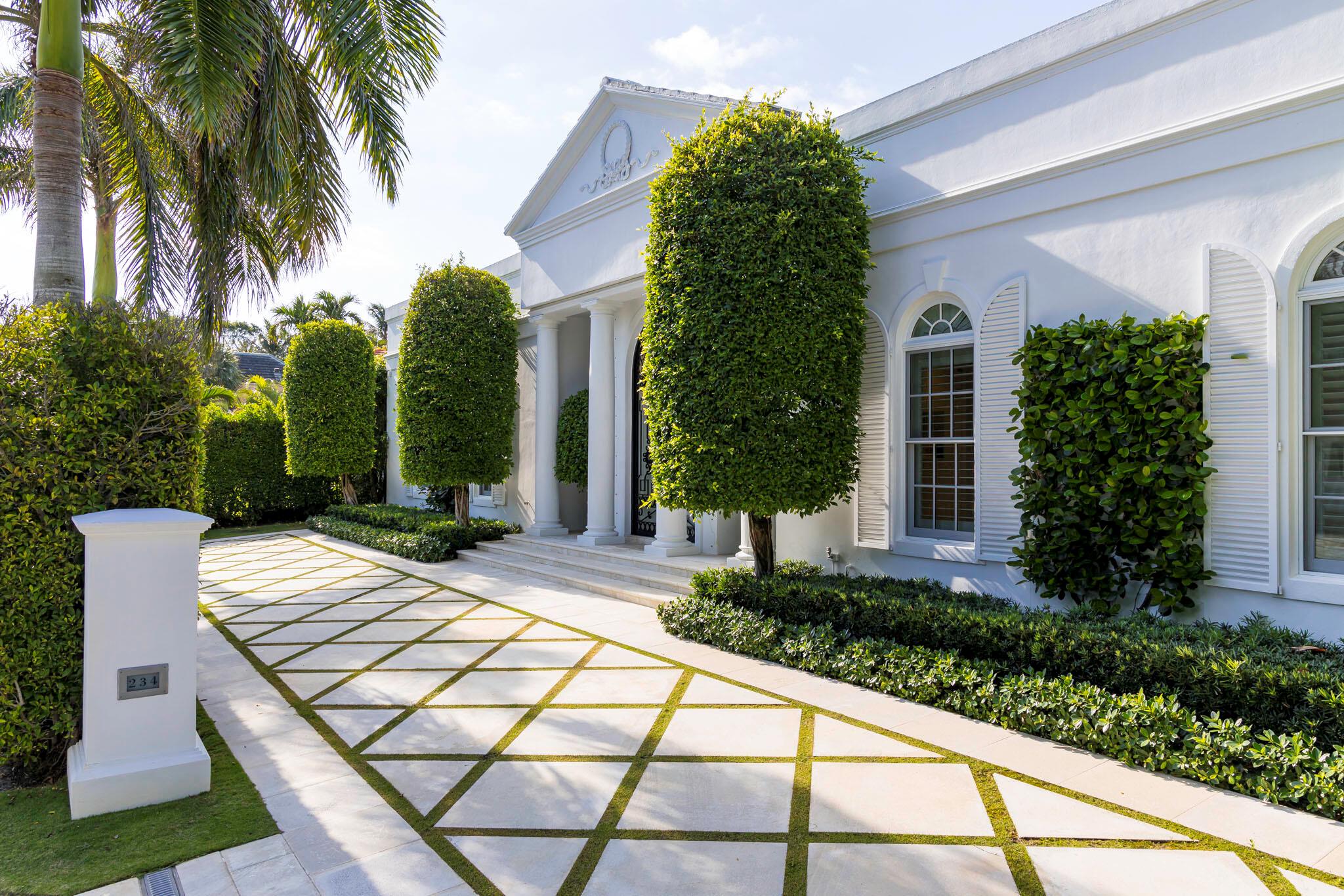 Beautifully modernized 1-story Regency home on Palm Beach's north-end with a large & comfortable resort style back yard & pool. Flexible 5+ bedroom, 6.2 bath intuitive floor plan. Rare service alley for easy access to garages. Deeded ocean beach access at the end of the street. A very special offering to achieve your Palm Beach lifestyle.