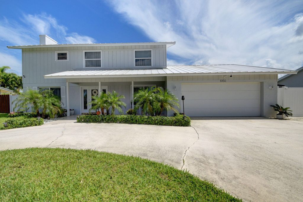 Photo of 1050 SW 24th Avenue, Boynton Beach, FL 33426 (MLS # R10812625)