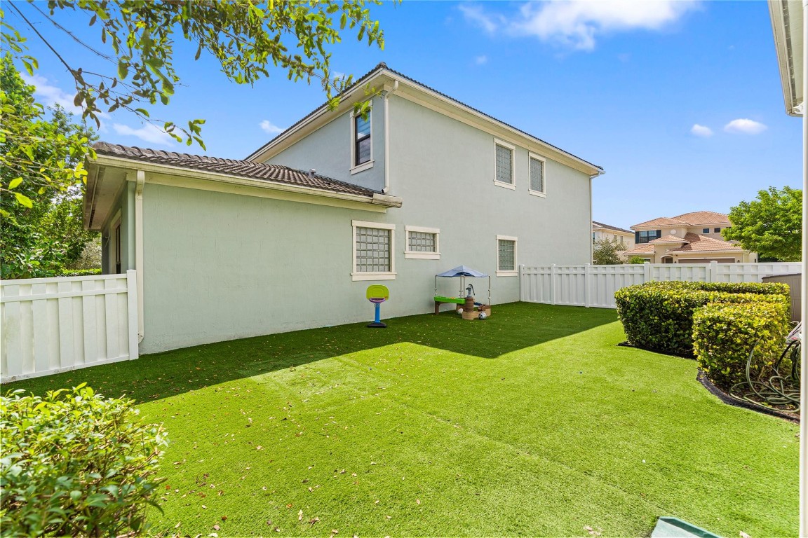 Coral Lago 182-31 B - Residential