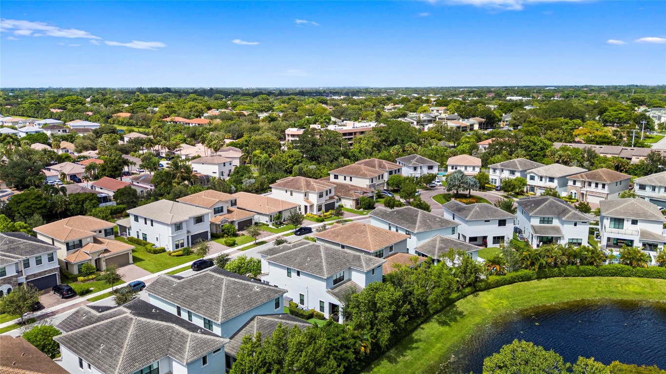 Coral Lago 182-31 B - Residential