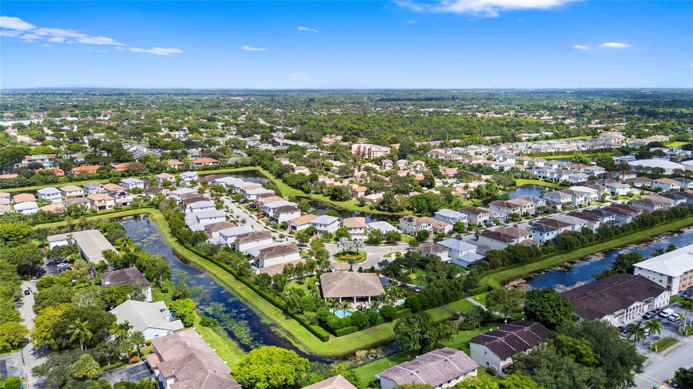 Coral Lago 182-31 B - Residential