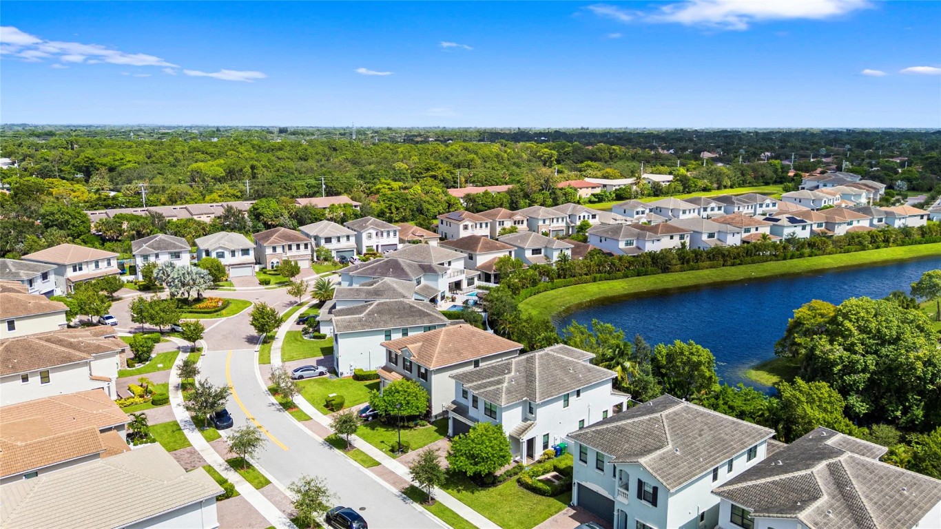 Coral Lago 182-31 B - Residential