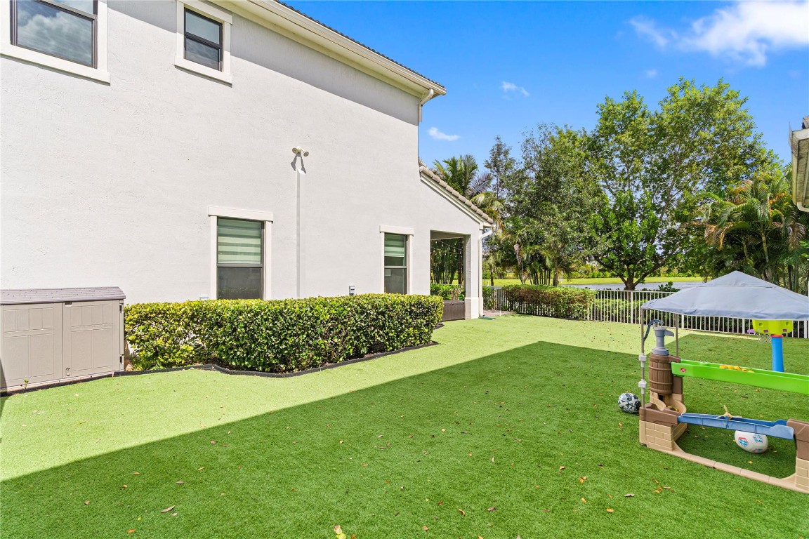 Coral Lago 182-31 B - Residential