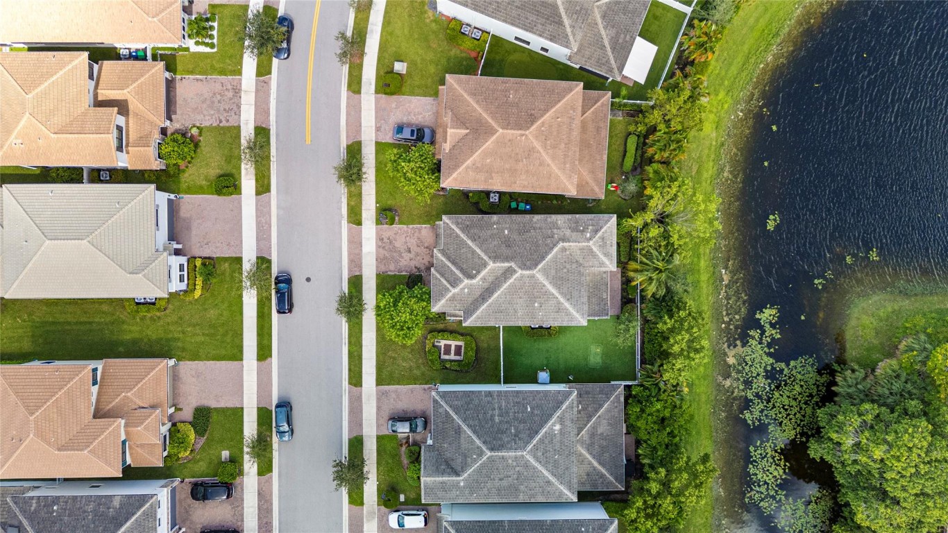 Coral Lago 182-31 B - Residential