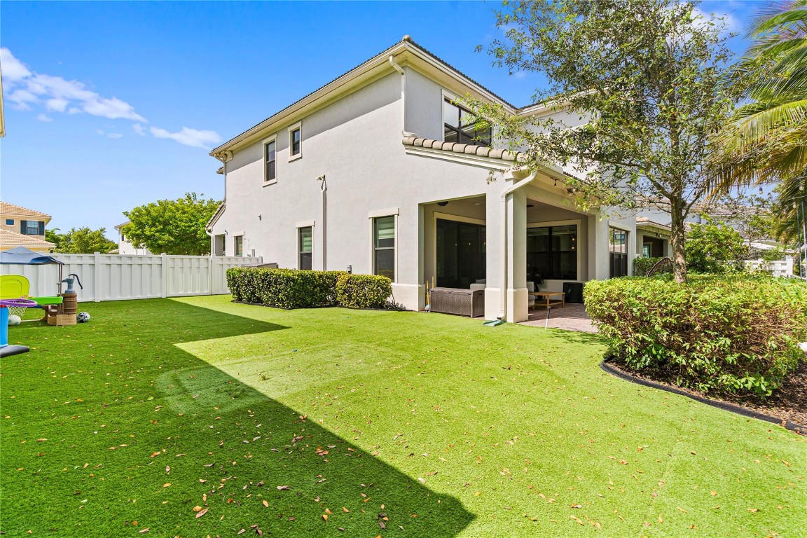 Coral Lago 182-31 B - Residential