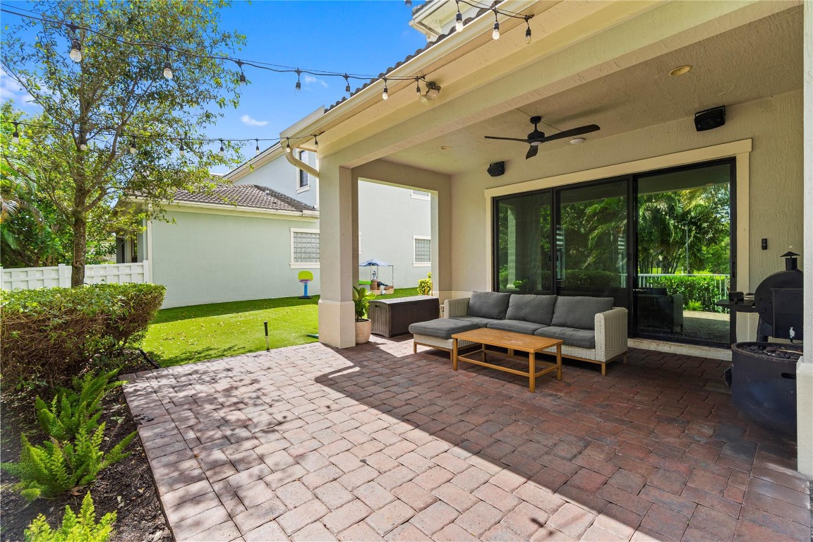 Coral Lago 182-31 B - Residential