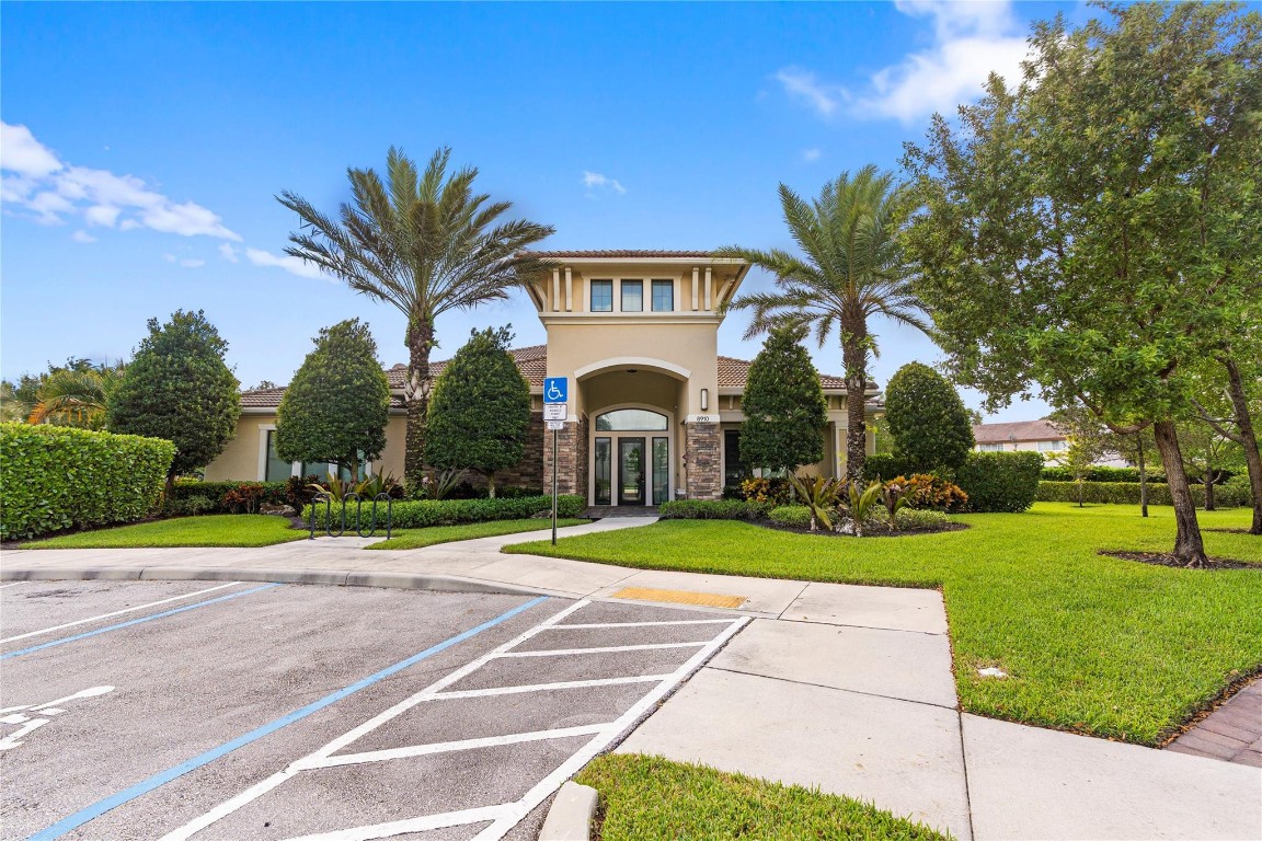 Coral Lago 182-31 B - Residential