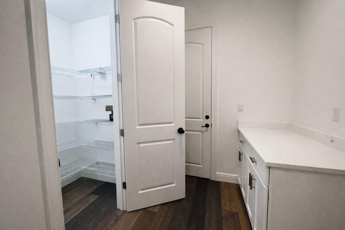 Coral Lago 182-31 B - Residential