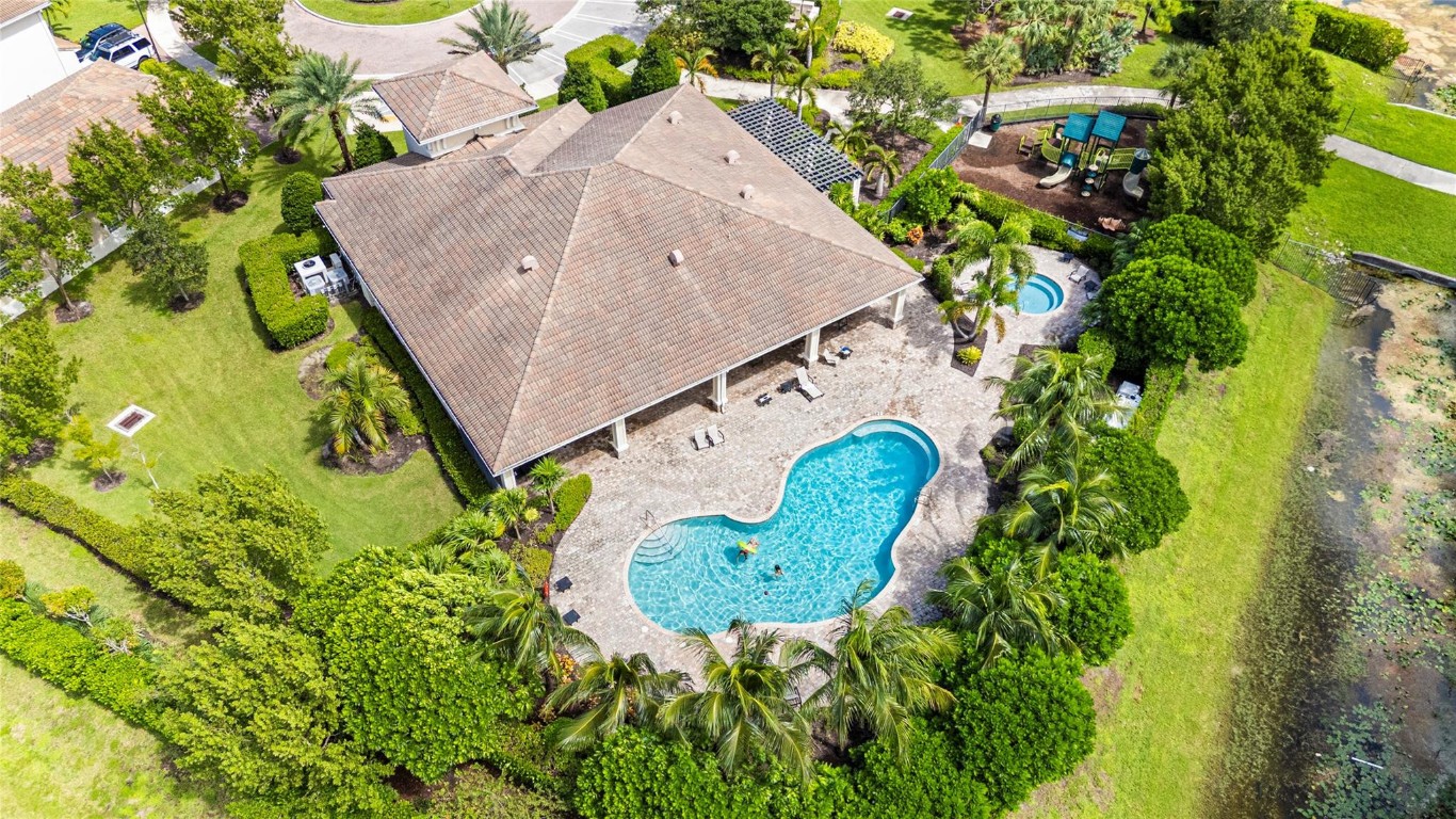 Coral Lago 182-31 B - Residential