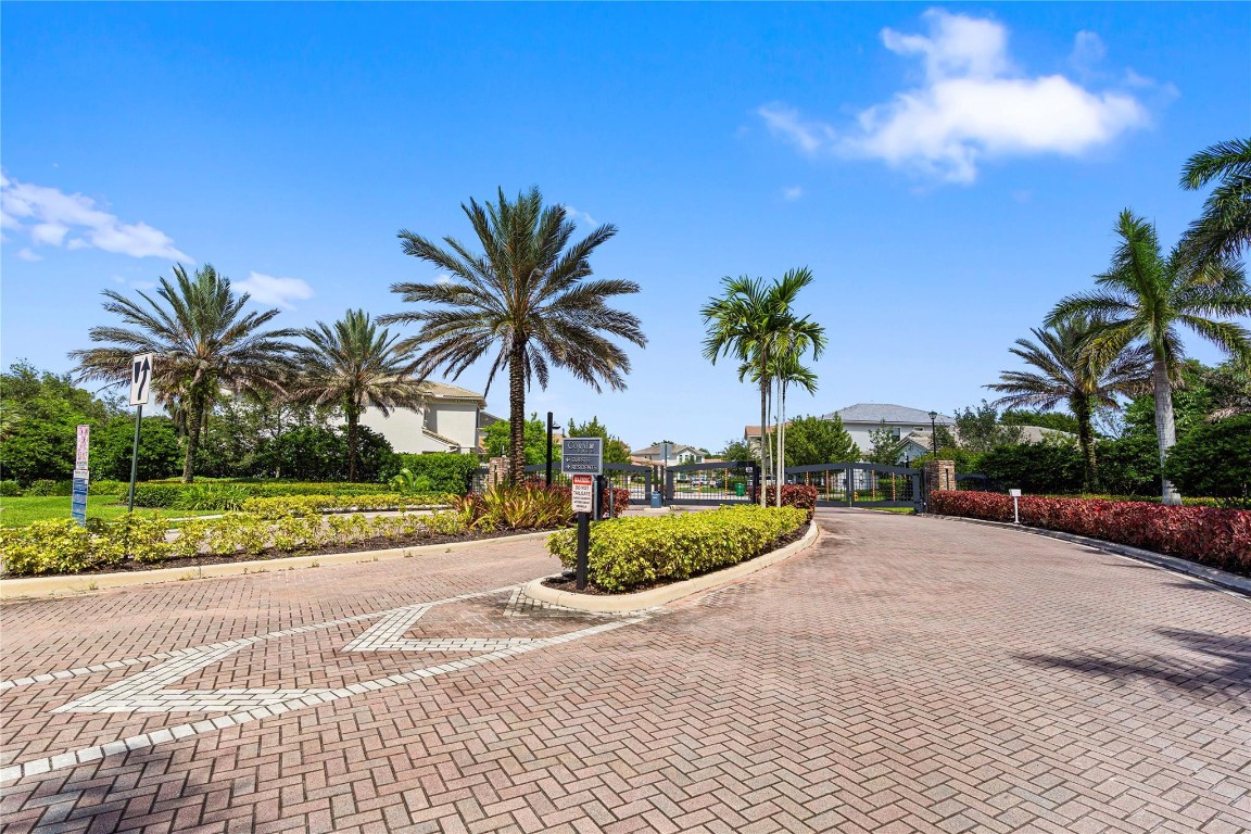 Coral Lago 182-31 B - Residential