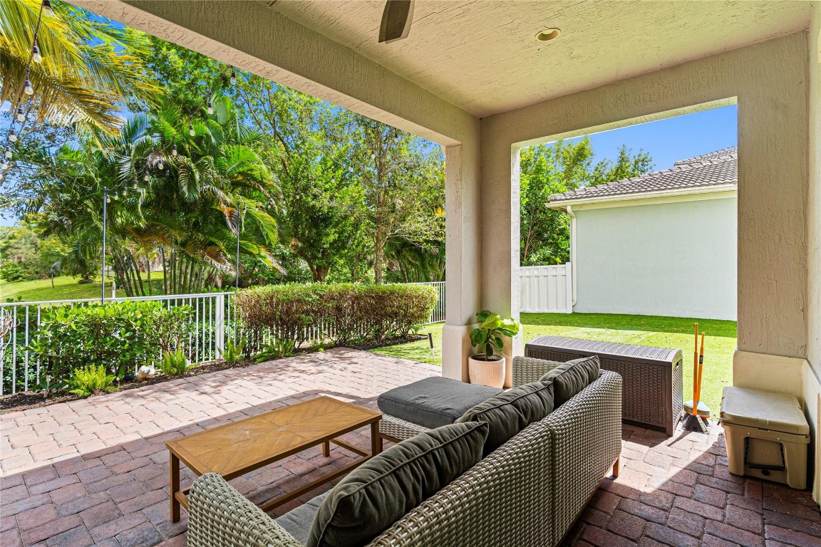 Coral Lago 182-31 B - Residential