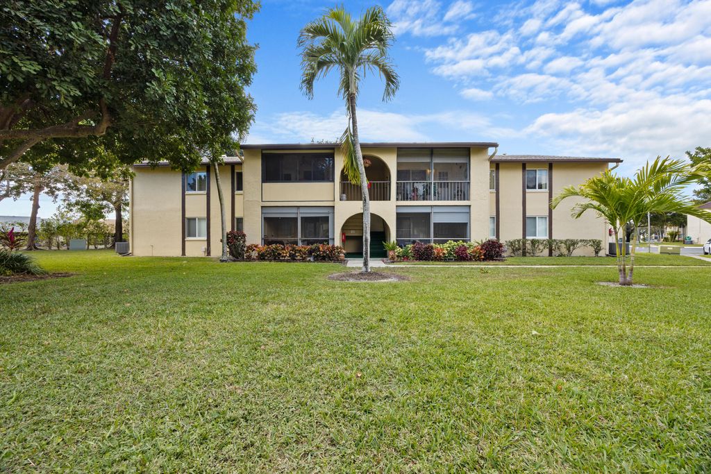 Photo of 306 Pine Ridge Circle #B-2, Greenacres, FL 33463 (MLS # R11160773)