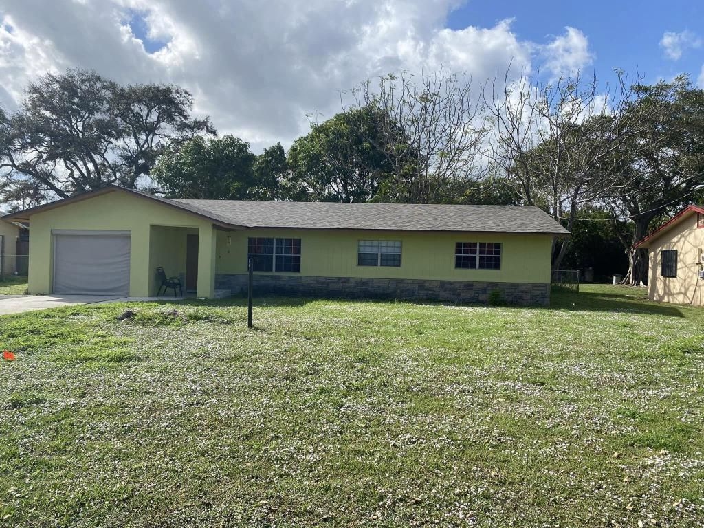 Photo of 2709 Navajo Avenue, Fort Pierce, FL 34946 (MLS # R10954614)