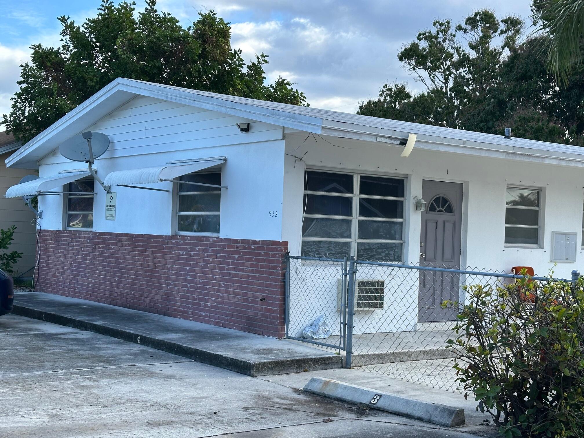 LAKE WORTH TOWN OF - Residential Lease