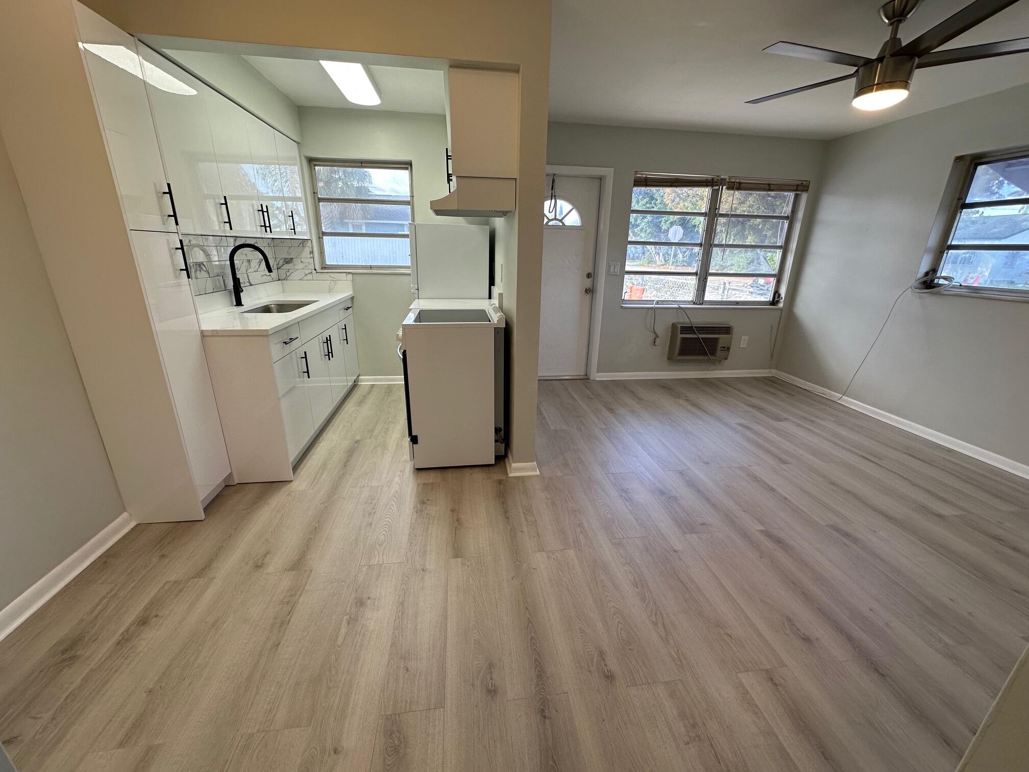 LAKE WORTH TOWN OF - Residential Lease