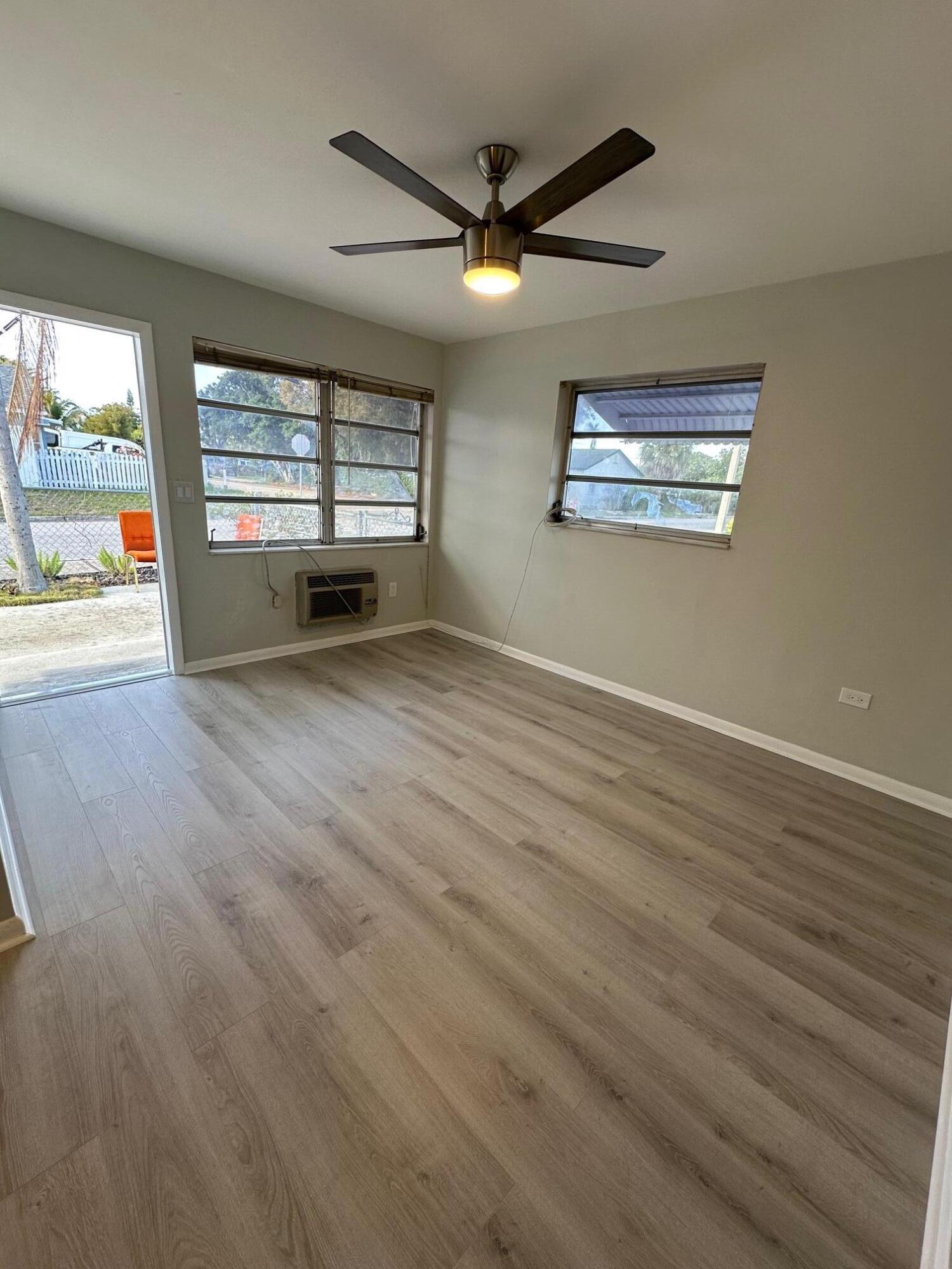 LAKE WORTH TOWN OF - Residential Lease