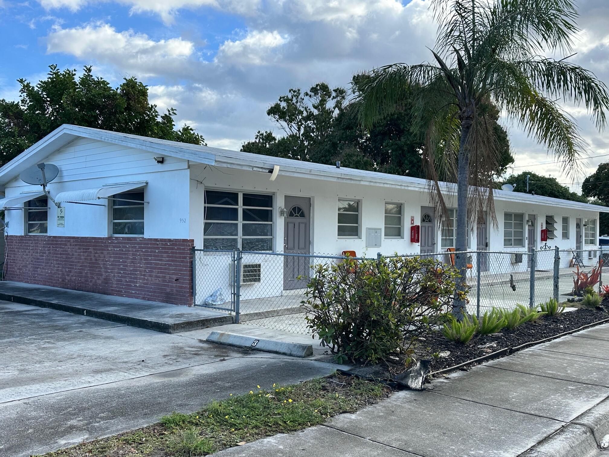 LAKE WORTH TOWN OF - Residential Lease