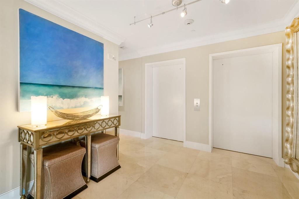 RITZ CARLTON RESIDENCES - Residential