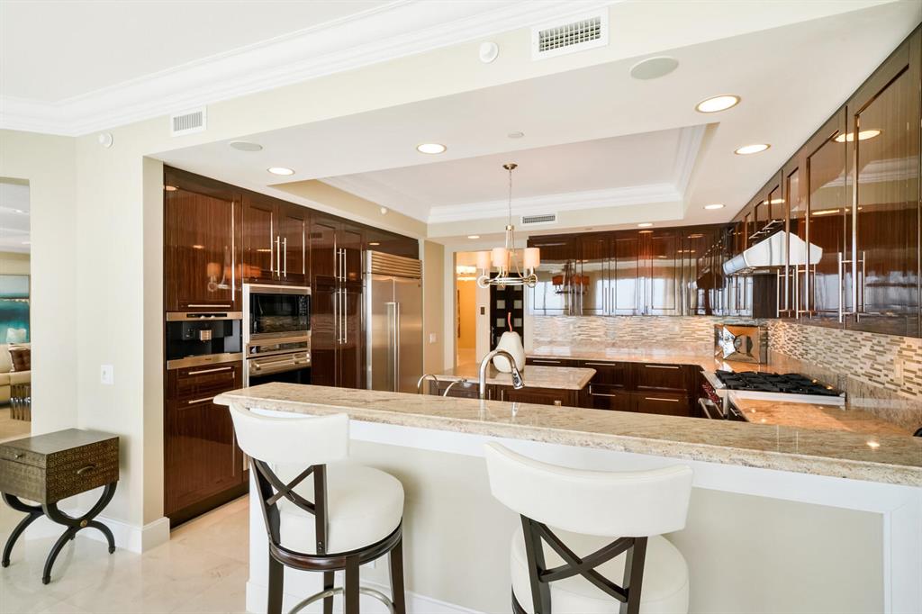 RITZ CARLTON RESIDENCES - Residential