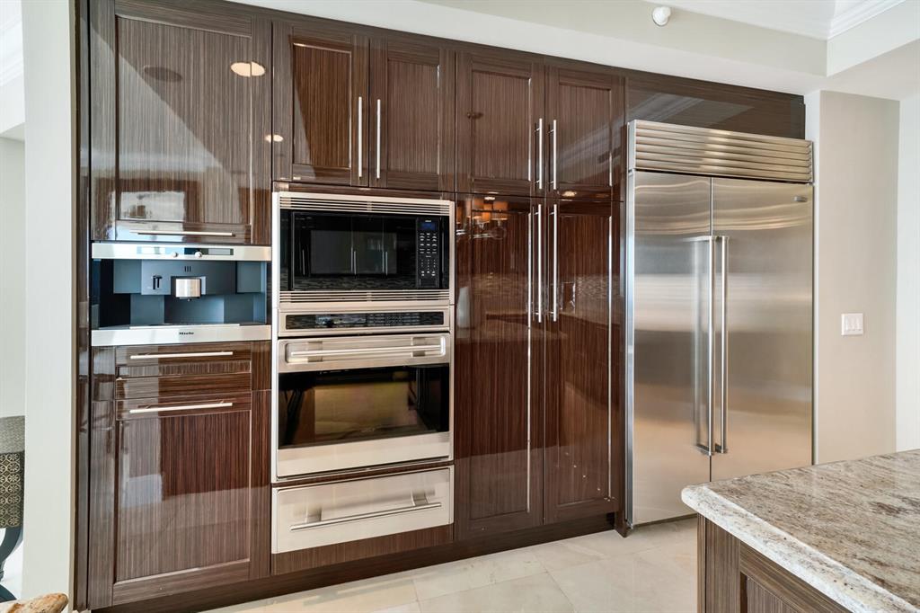 RITZ CARLTON RESIDENCES - Residential