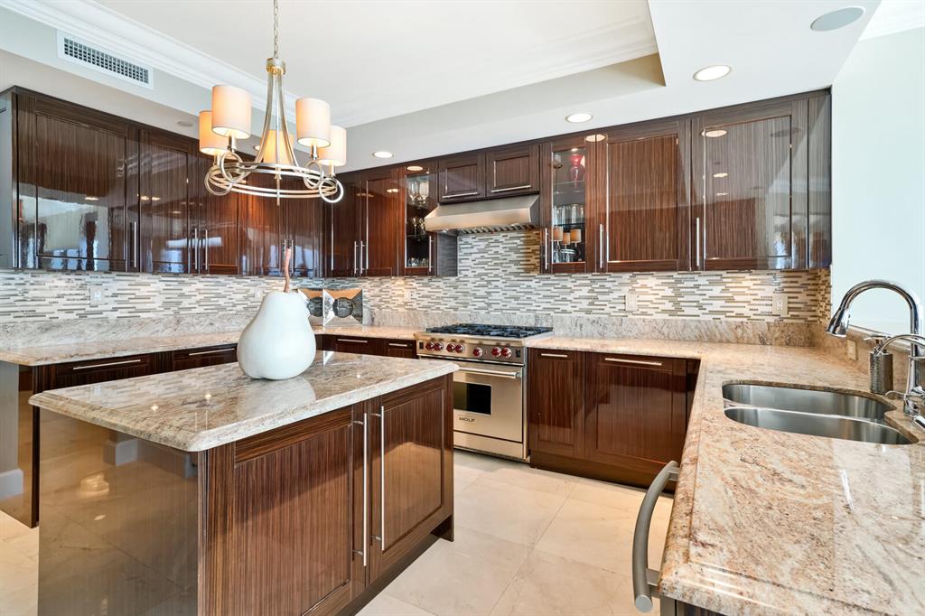 RITZ CARLTON RESIDENCES - Residential