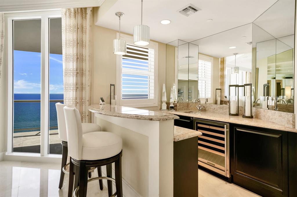 RITZ CARLTON RESIDENCES - Residential