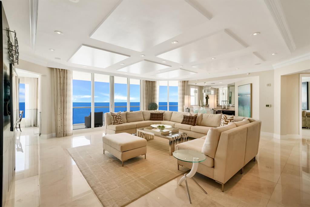 RITZ CARLTON RESIDENCES - Residential