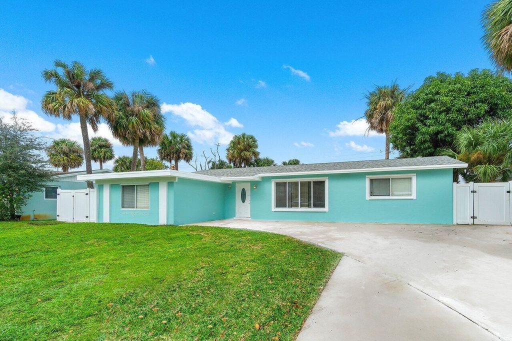 Photo of 3813 Lighthouse Drive, Palm Beach Gardens, FL 33410 (MLS # R10951009)