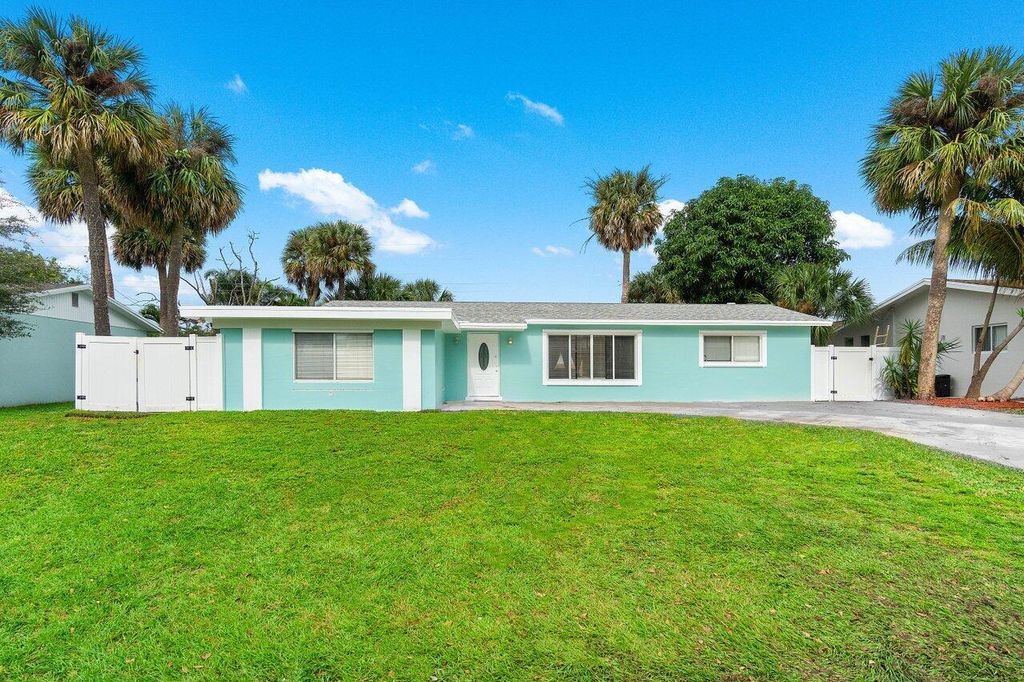 Photo of 3813 Lighthouse Drive, Palm Beach Gardens, FL 33410 (MLS # R10951009)