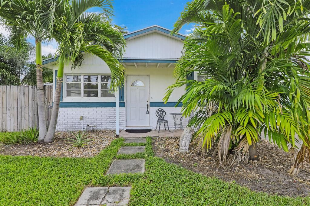 Photo of 6654 Riparian Road Rd, Lake Worth Beach, FL 33462 (MLS # R10742990)