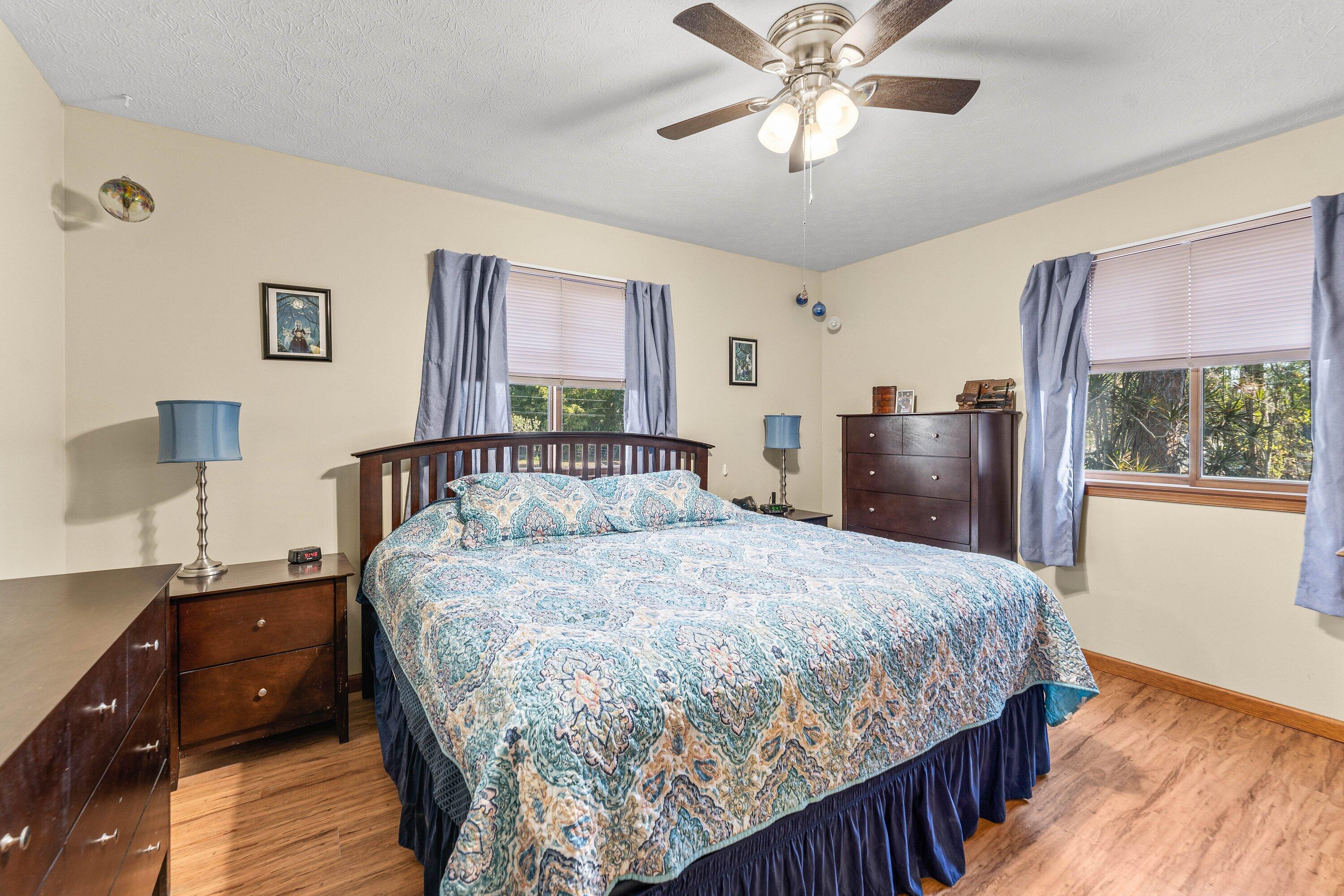 11-43-40~ N 237.9 FT OF S   3380.6 FT OF E 209.6 F - Residential