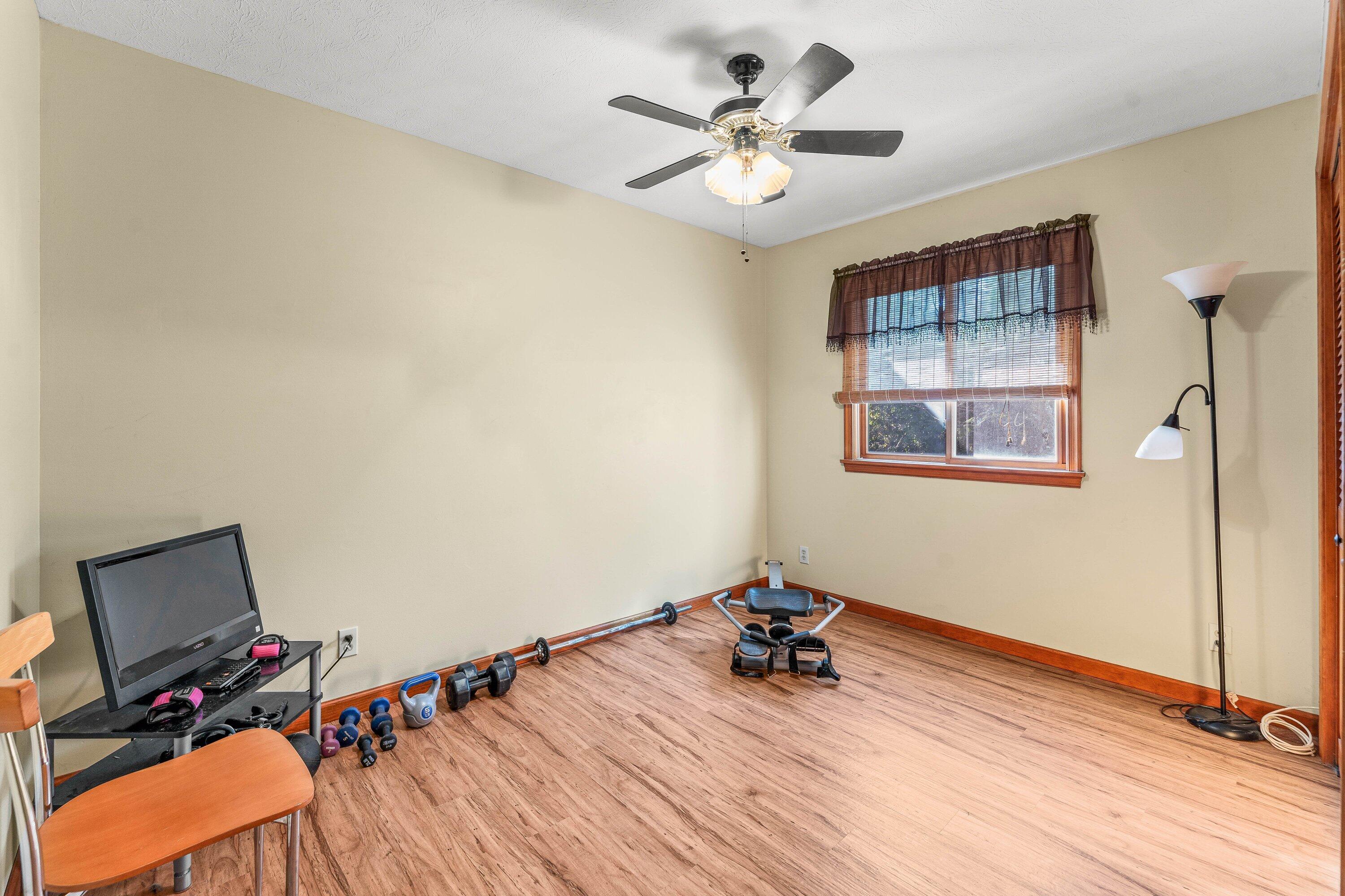 11-43-40~ N 237.9 FT OF S   3380.6 FT OF E 209.6 F - Residential