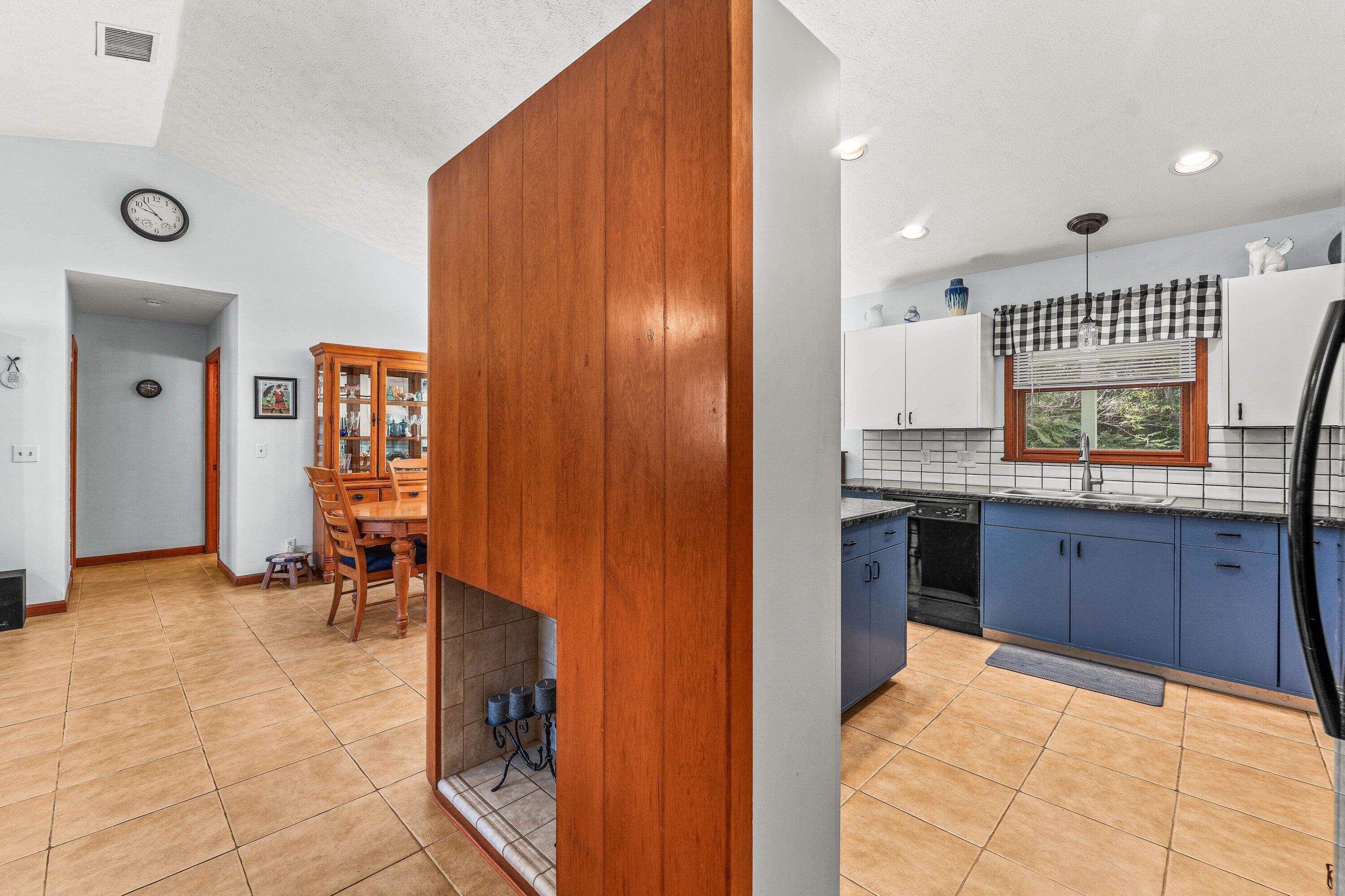 11-43-40~ N 237.9 FT OF S   3380.6 FT OF E 209.6 F - Residential