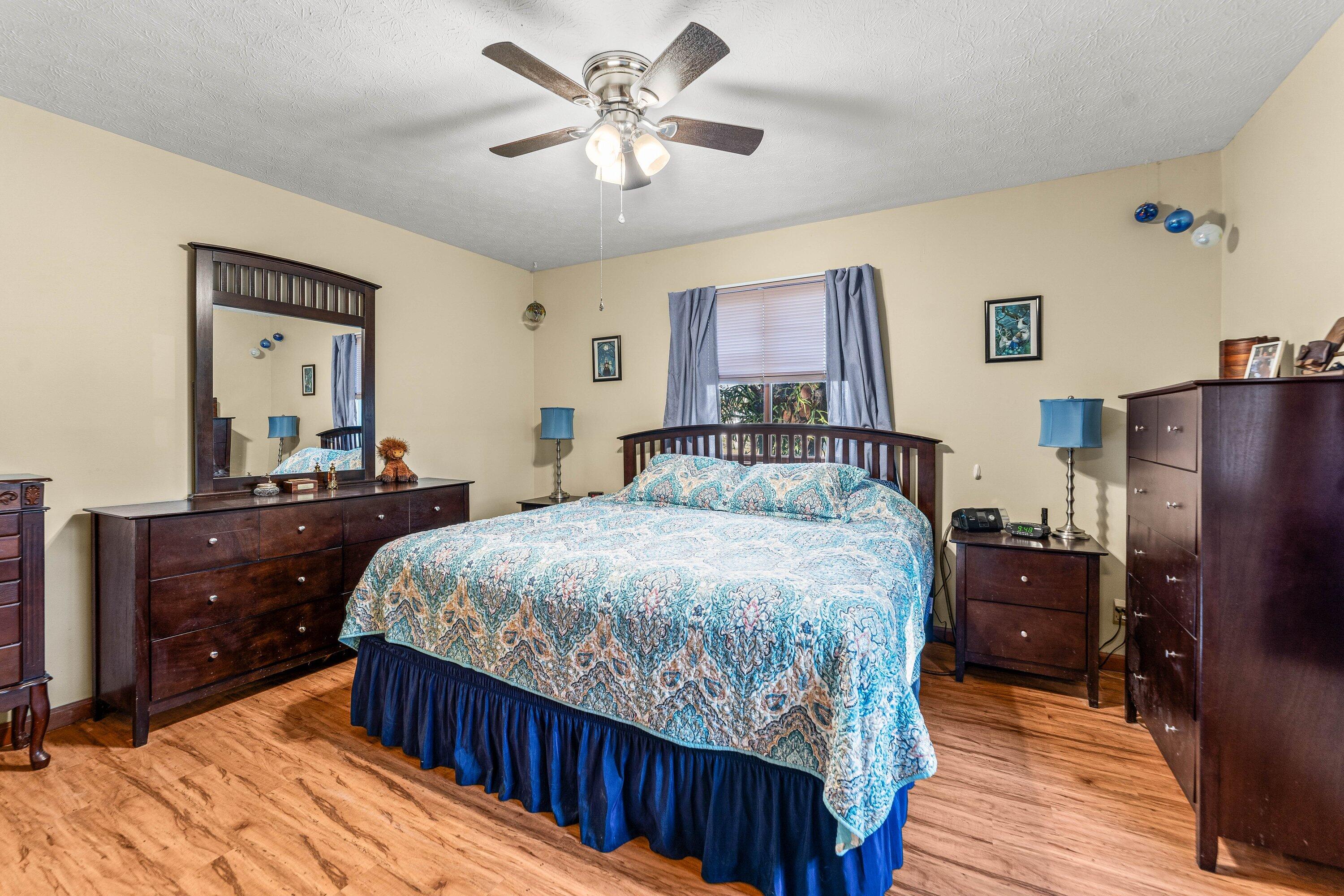 11-43-40~ N 237.9 FT OF S   3380.6 FT OF E 209.6 F - Residential