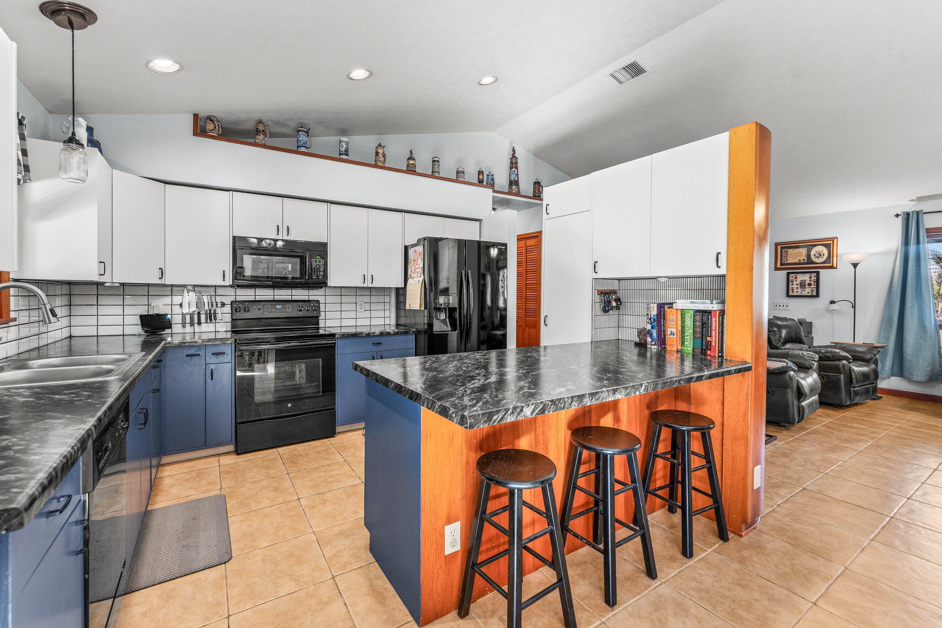 11-43-40~ N 237.9 FT OF S   3380.6 FT OF E 209.6 F - Residential